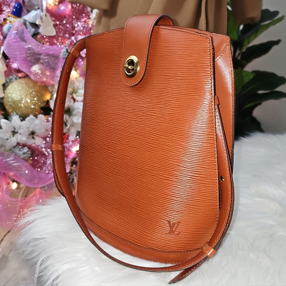 Louis Vuitton Handbags - 🔥Beautiful Condition 🔥 Authentic Louis Vuitton Bag Epi